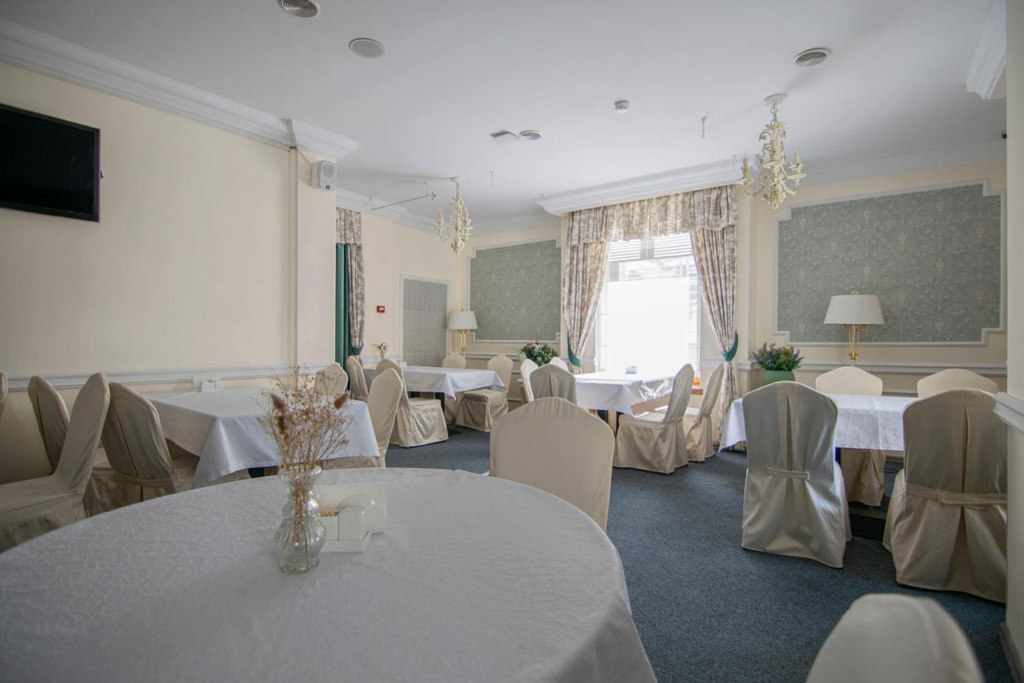 Royal Olympic Hotel Kiev Esterno foto