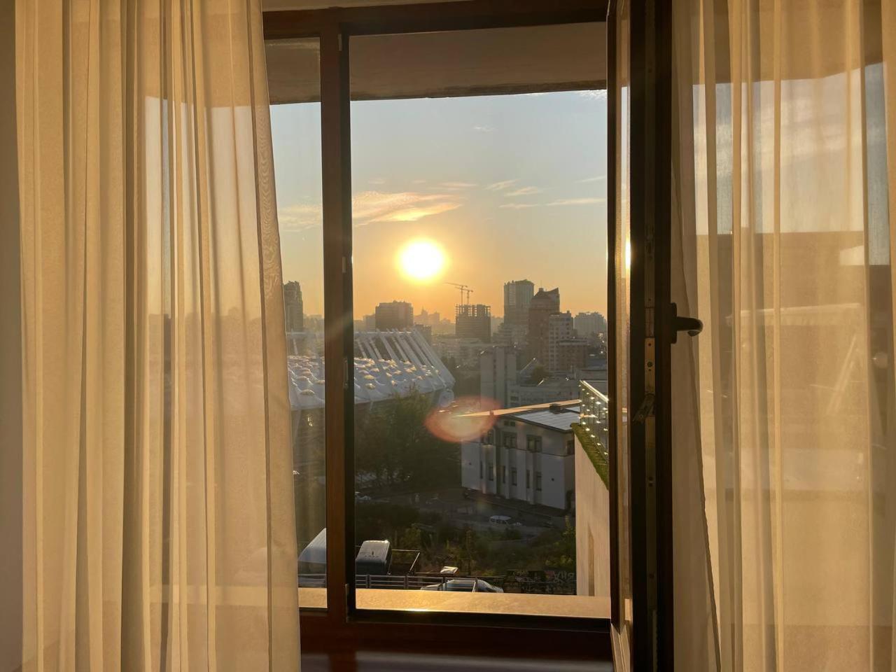 Royal Olympic Hotel Kiev Esterno foto